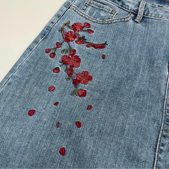 Denim Jean skirt with embroidery. Mini. ANA brand Size 6 - Picture 4 of 5